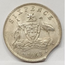 AUSTRALIA 1963 . SIXPENCE . ERROR . BITTEN EDGE